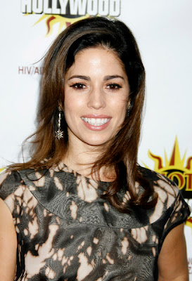 Ana Ortiz looks great in this p...